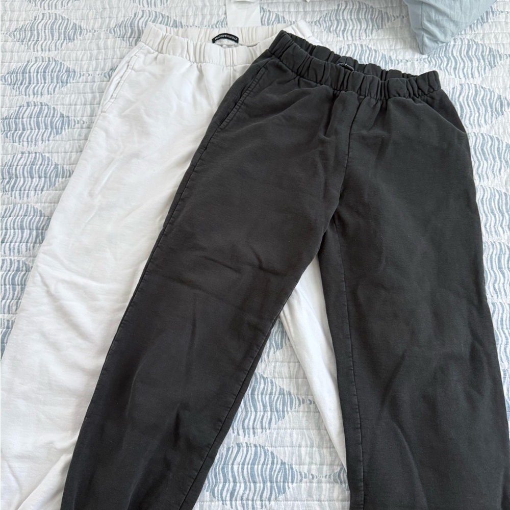 Brandy Melville wimens Jogger Pants in Black & White